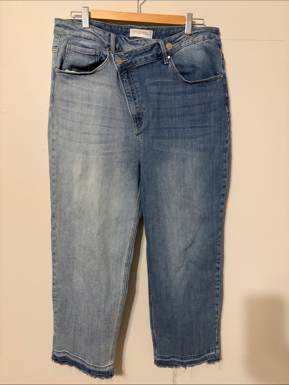 Two-Tone Light Blue cropped jeans by Rise. Raw hem. 1XL.buttons have 2 adjustmen